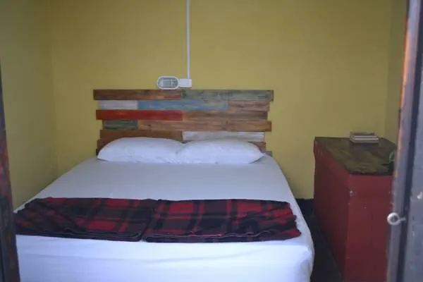 Kaval Hostel 0*, Antigua